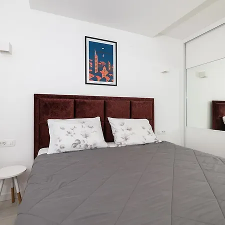 Two Bedroom Near Lidl 아파트