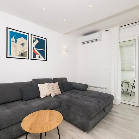 아파트 Two Bedroom Near Lidl