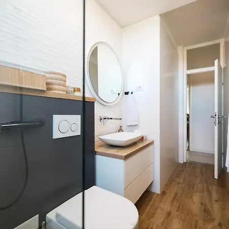 아파트 Two Bedroom Near Lidl 자다르
