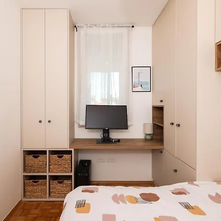 Two Bedroom Near Lidl 아파트 자다르