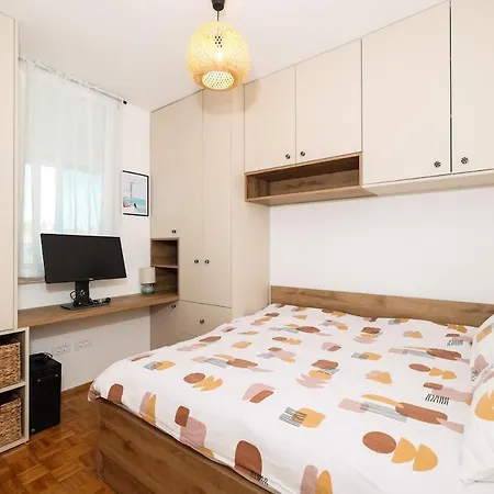Two Bedroom Near Lidl *