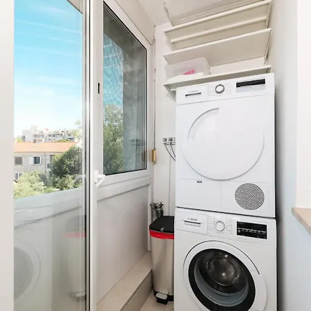 Two Bedroom Near Lidl 아파트 자다르