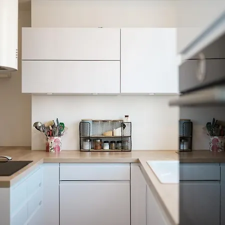 Two Bedroom Near Lidl 아파트